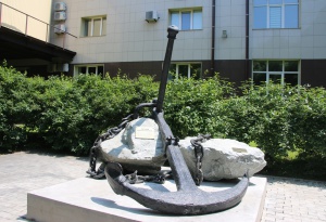 Во Владивостоке установили памятный знак жертвам морских катастроф